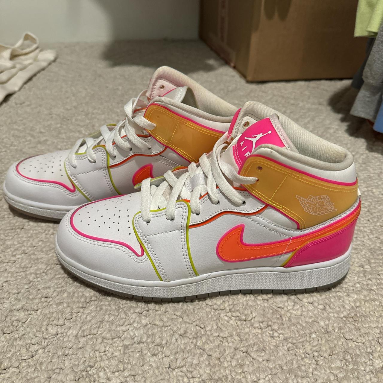 Neon pink jordan 1 hotsell