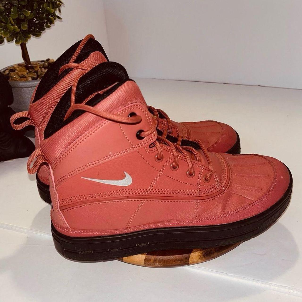 Black and pink nike acg boots best sale