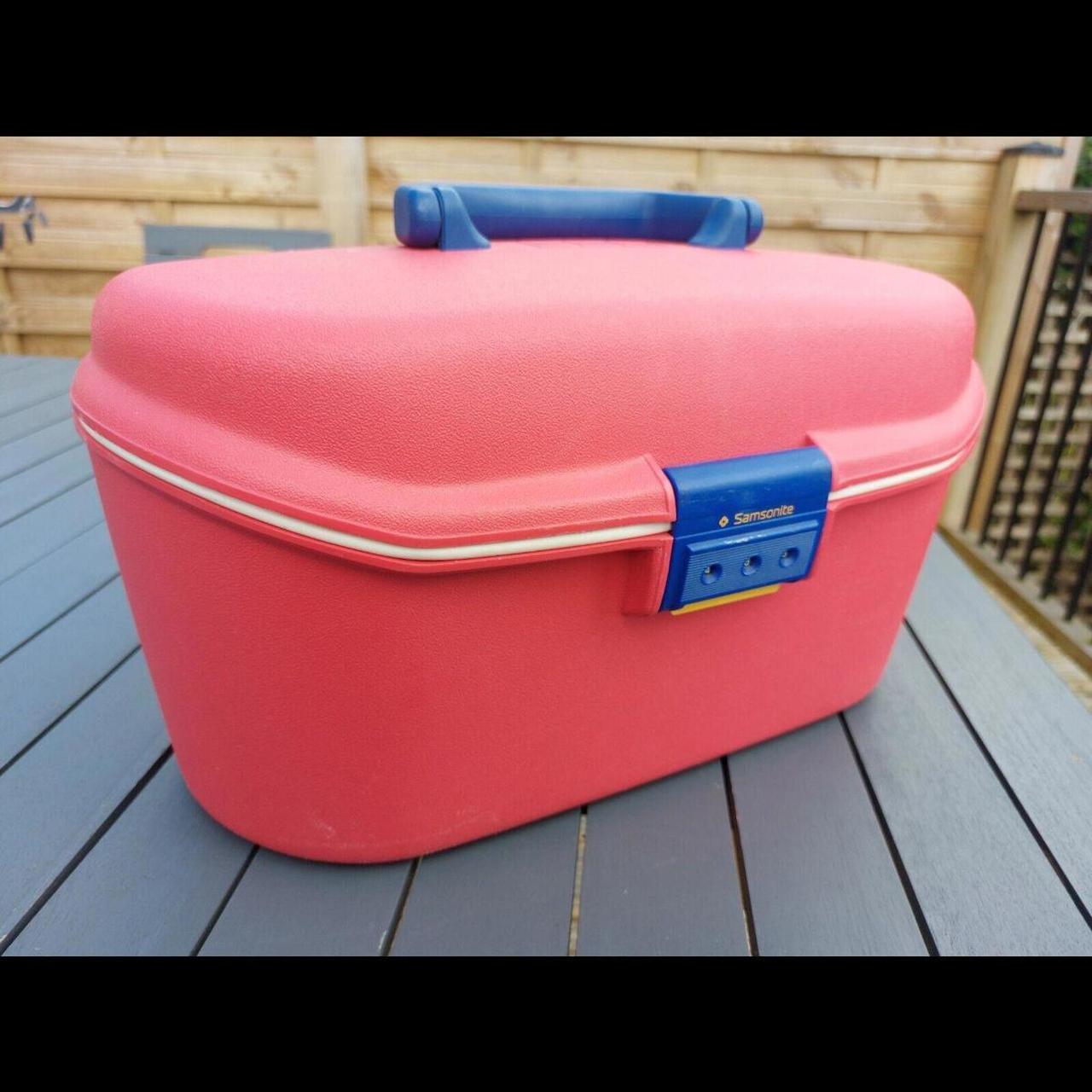 This Samsonite Vanity Case in vibrant red is the. Depop