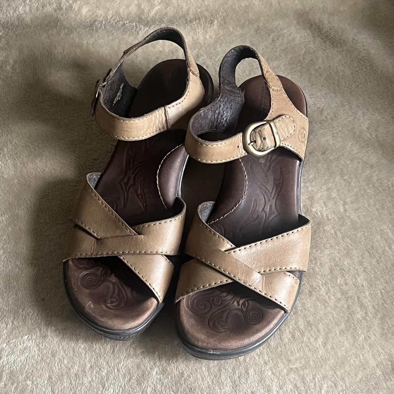 Born closed hot sale toe sandals