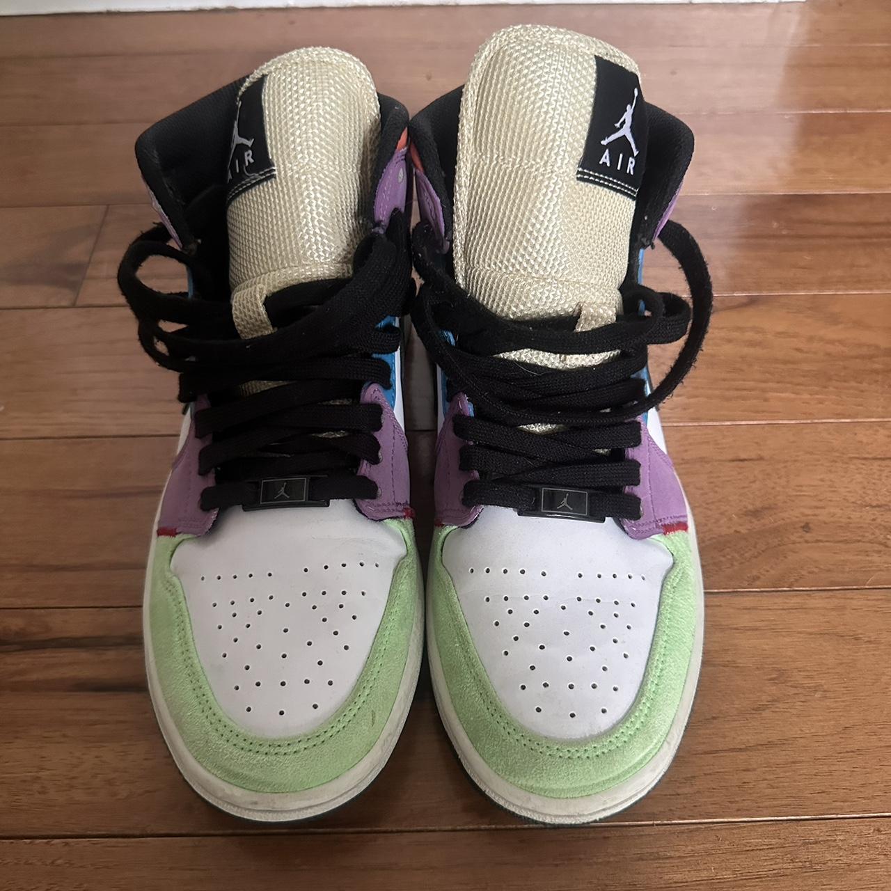 lightbulb jordan 1 mids