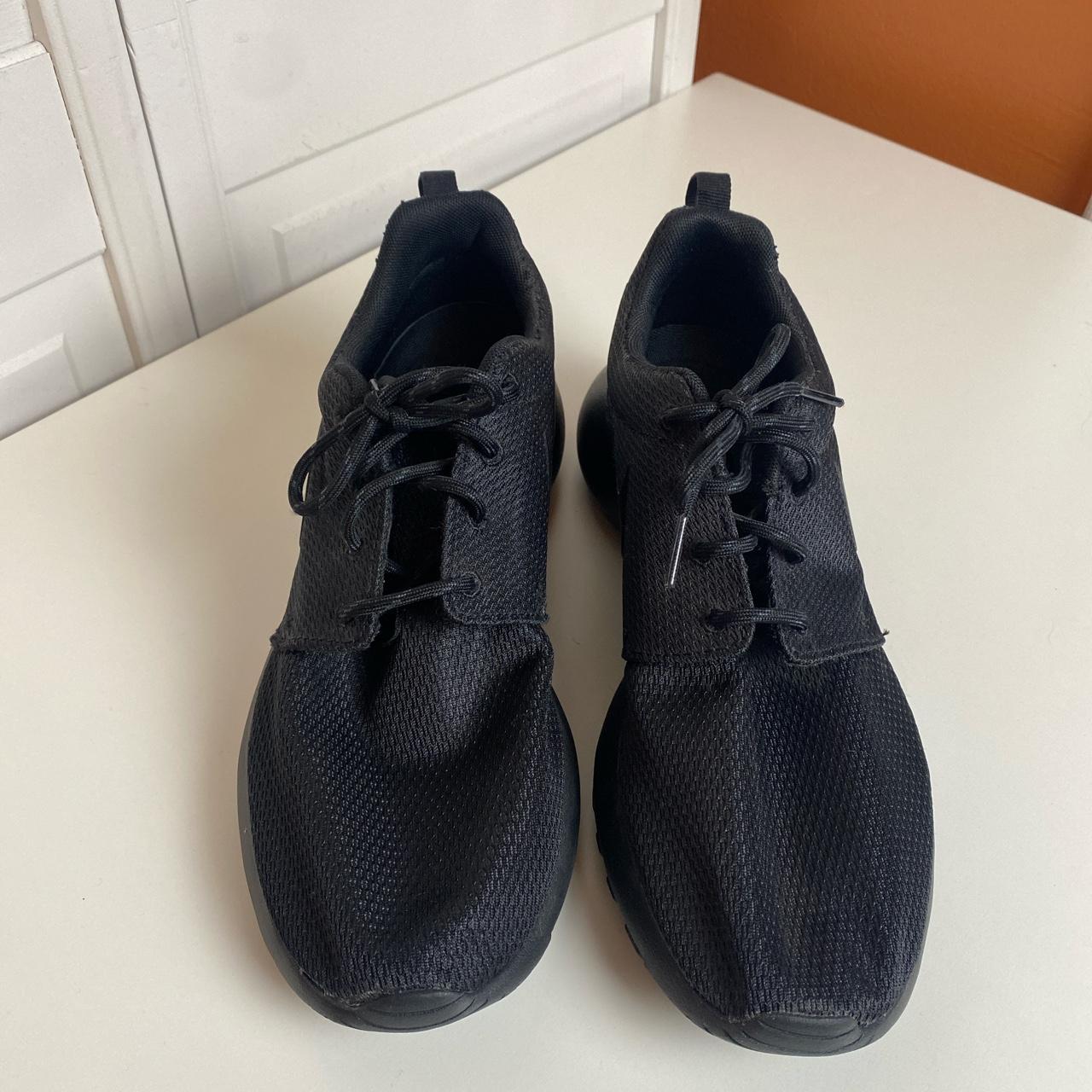 womens black nike roshe trainers