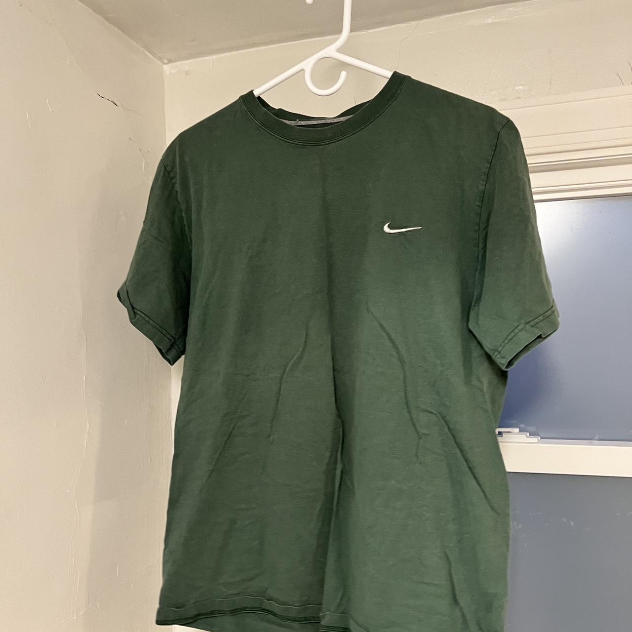 mens green nike t shirt