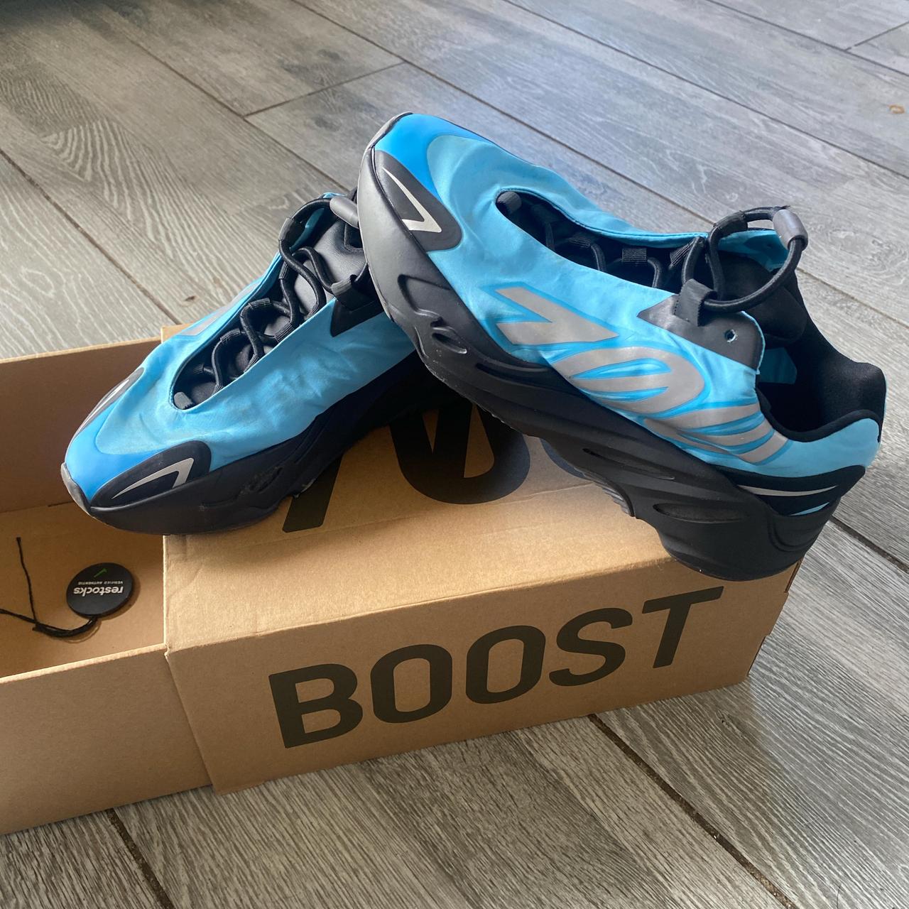 yeezy 700 size 6