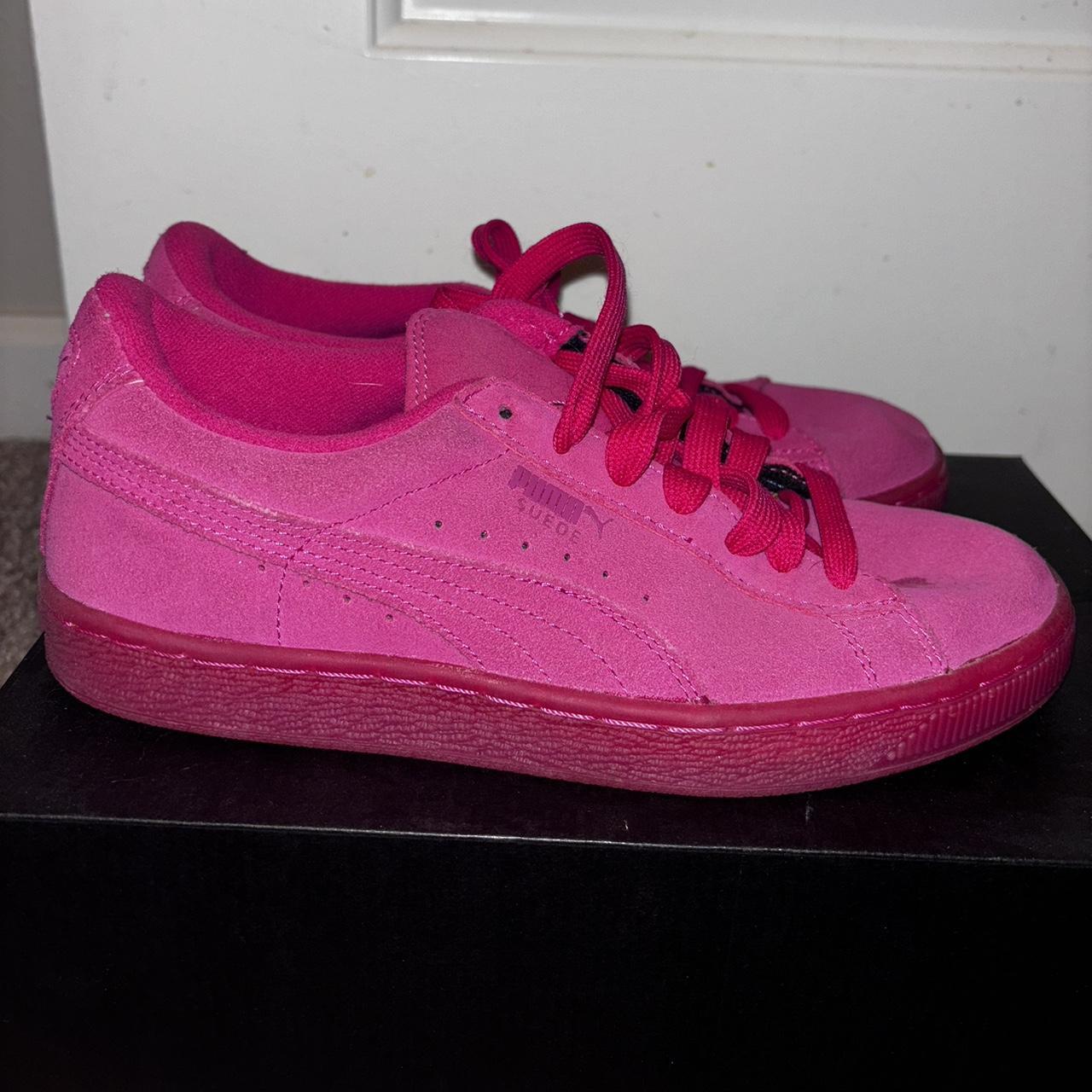 Hot pink pumas women's online