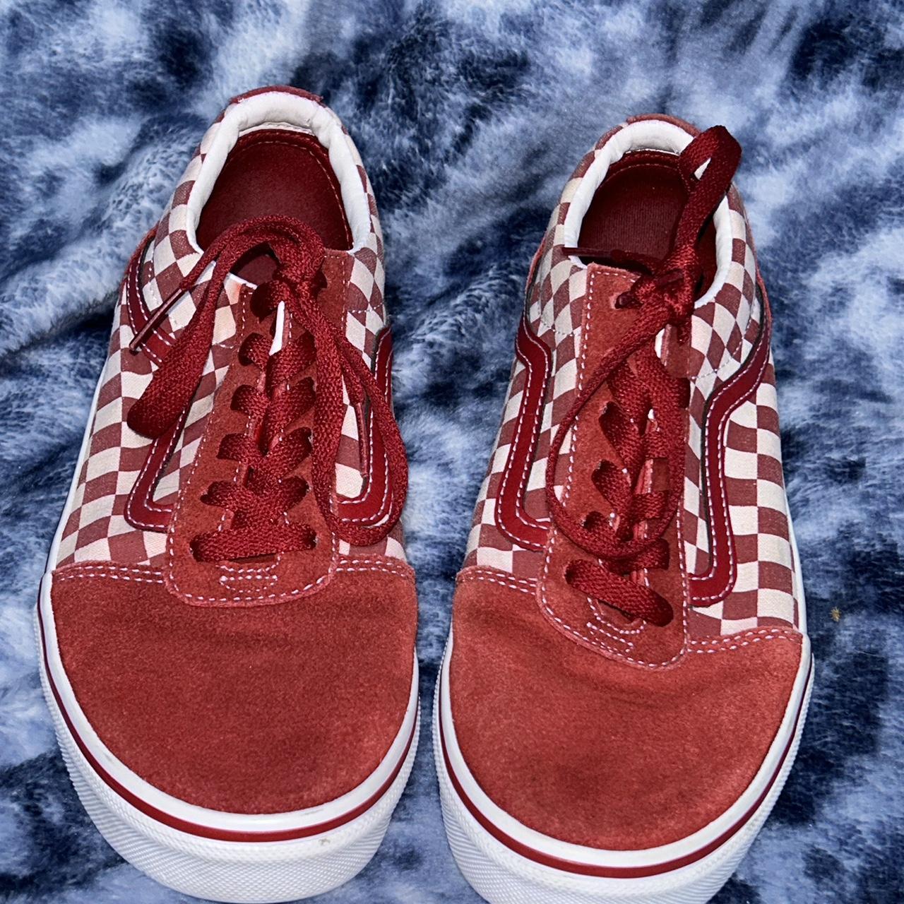 Vans hotsell red laces