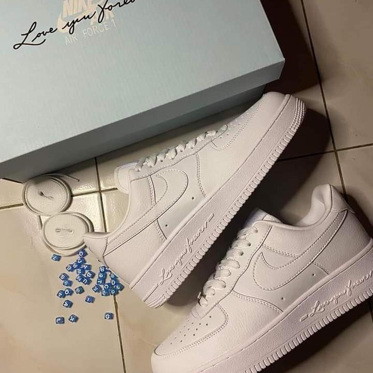 triple white nike shoes