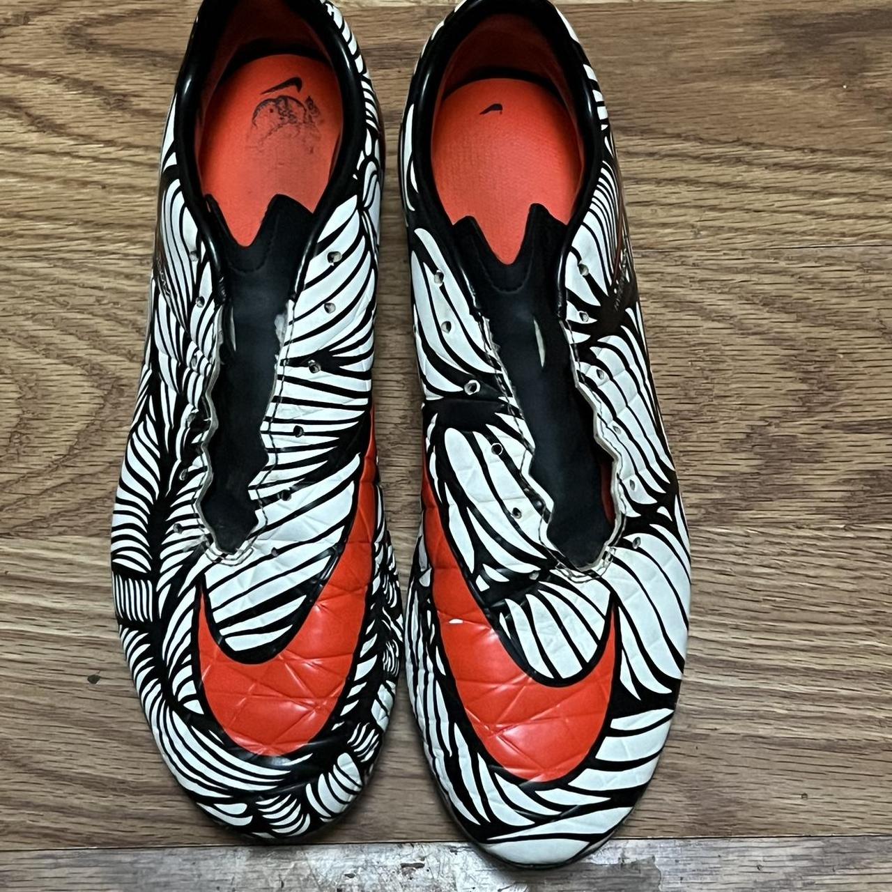 Black and white hypervenoms best sale