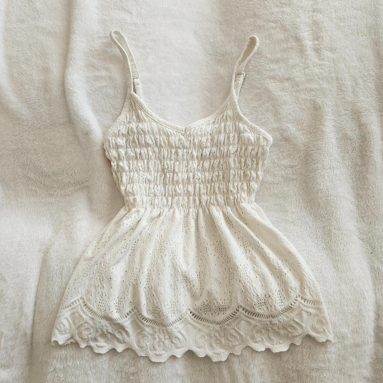 Urban romantics women's white and cream vest