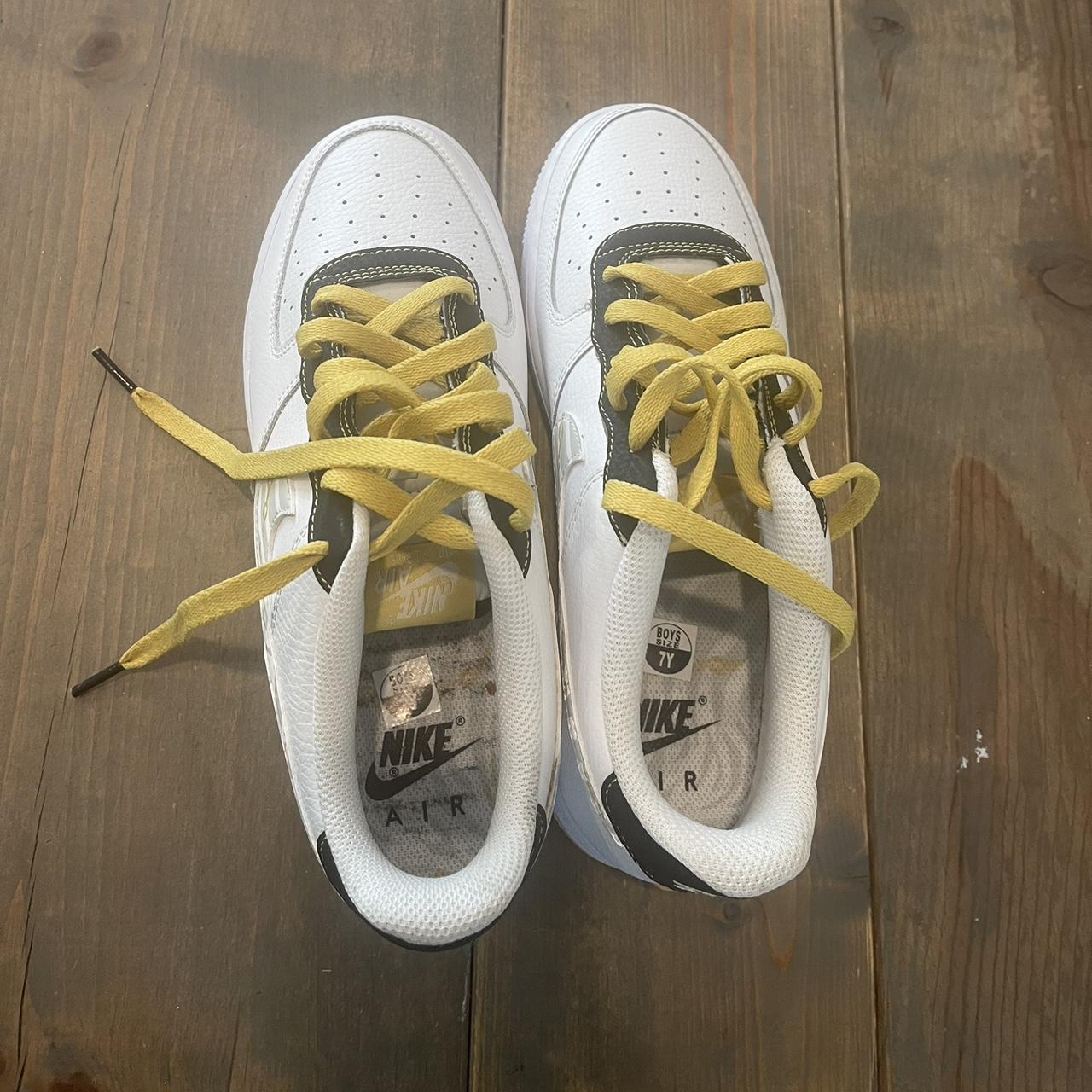 キッズスニーカー Nike Air Force 1 Low Gold Link Zebra (GS) 2021 Nike Men's Youth Air Force 1 Low Gold Link Zebra | Depop