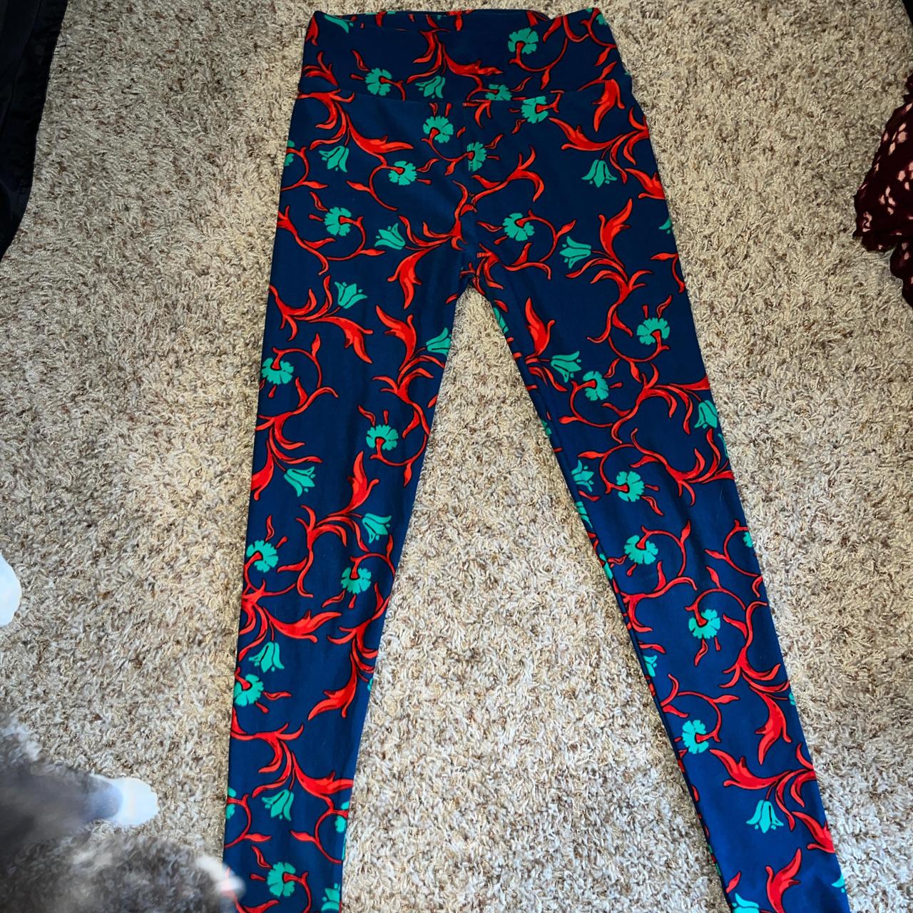 Lularoe leggings In great condition Very Stretchy - Depop