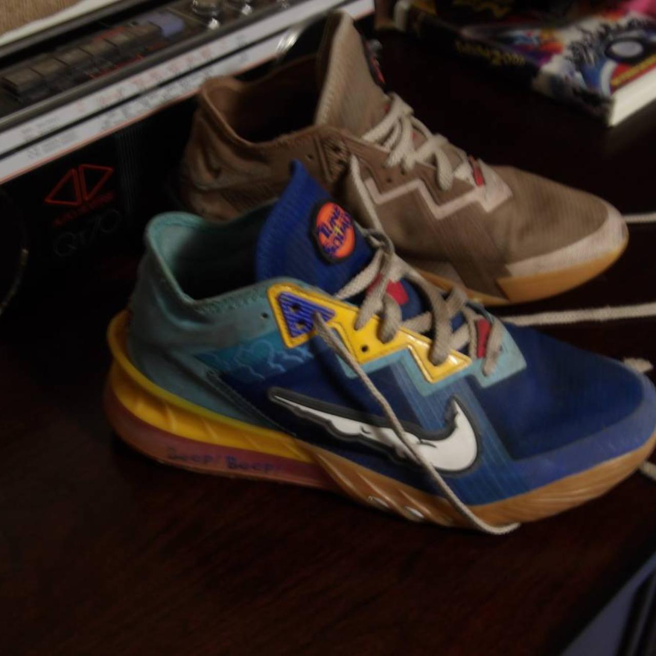 looney tunes sneakers nike
