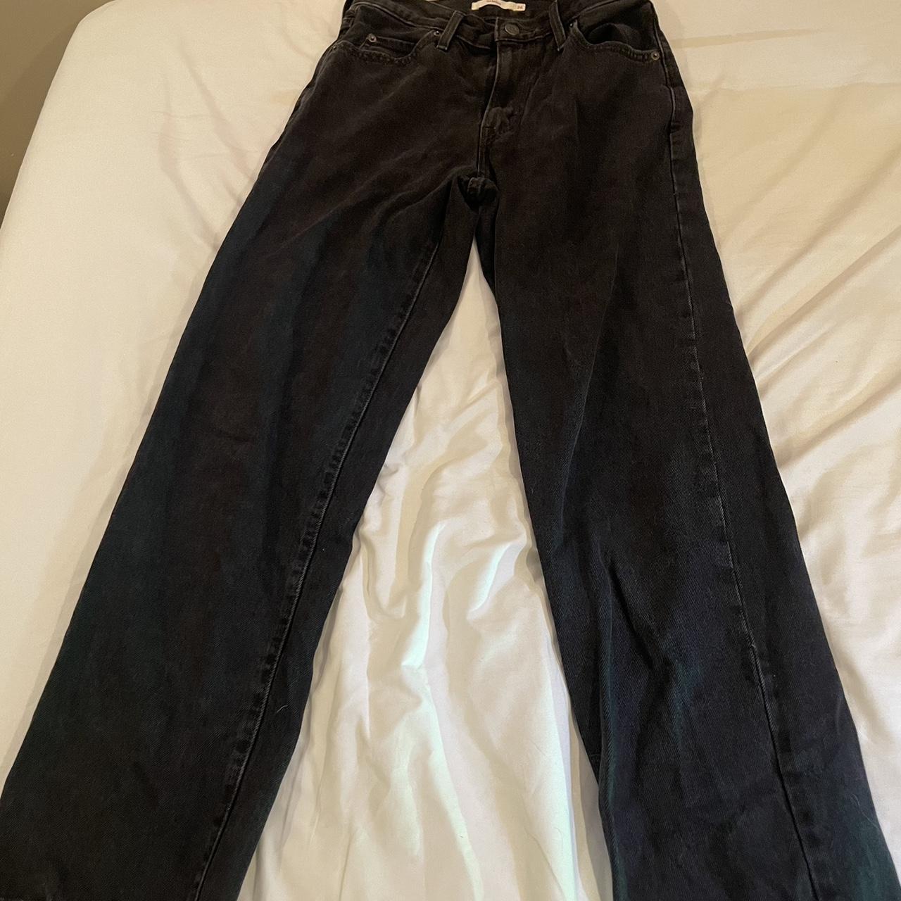 Hardly worn black Levi 94’ Baggy jeans. - Depop