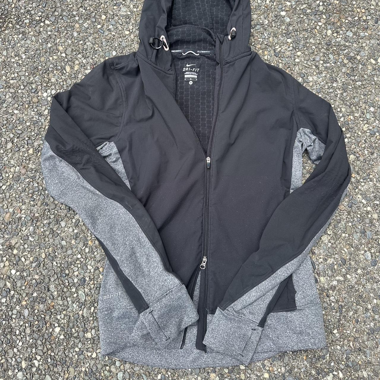 【日本未発売】 Nike Running Jaket Mサイズ Nike running-jacket-mens - Depop