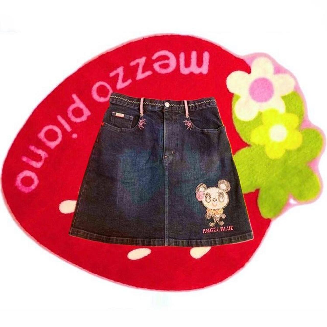 Adorable mezzo piano strawberry clock SEND | Depop