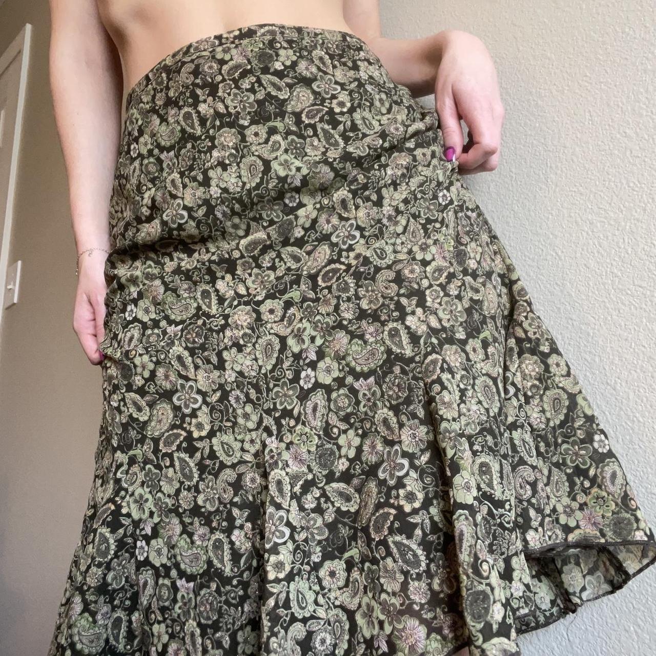 Dress barn slip style skirt size small. Green and. Depop