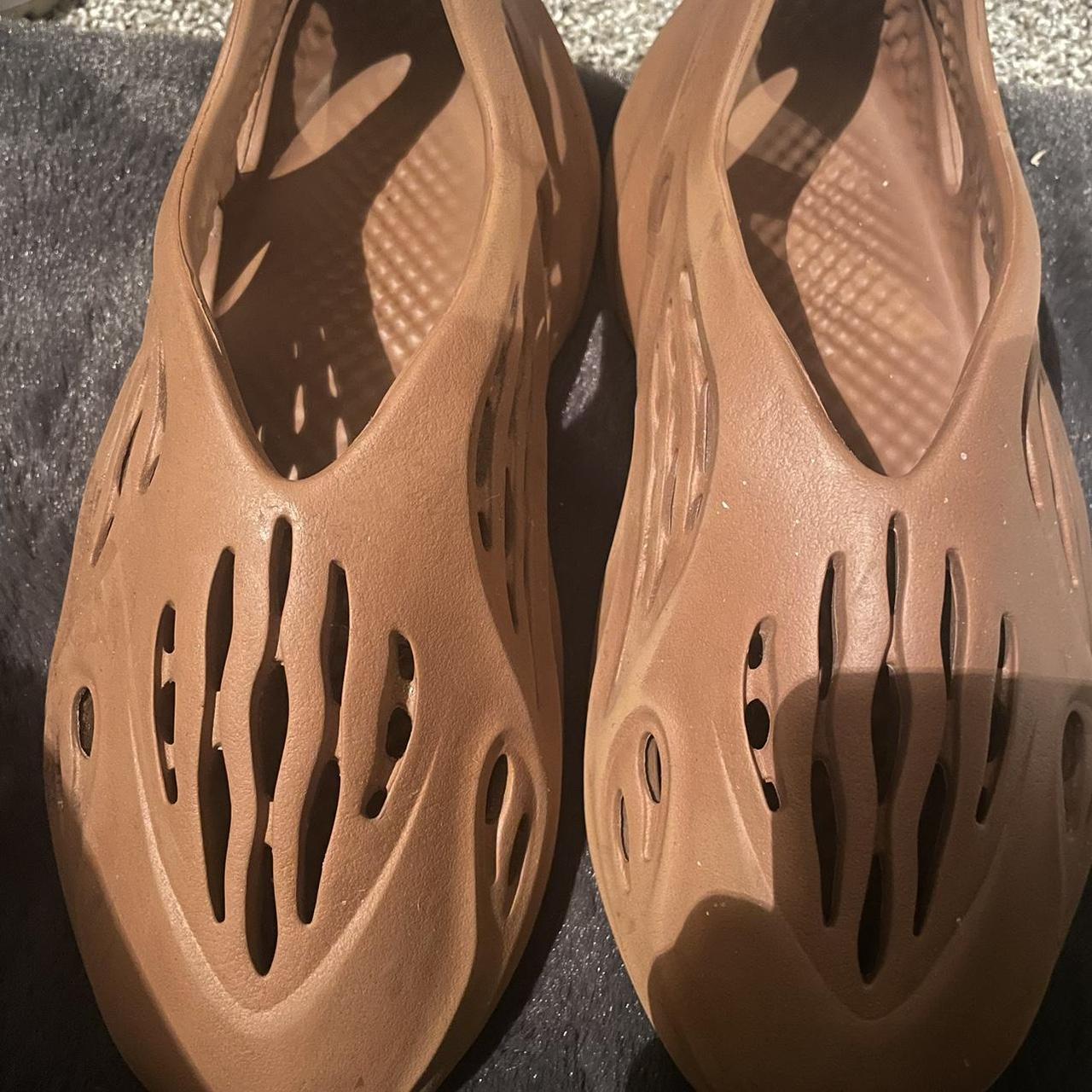 yeezy rnnr red