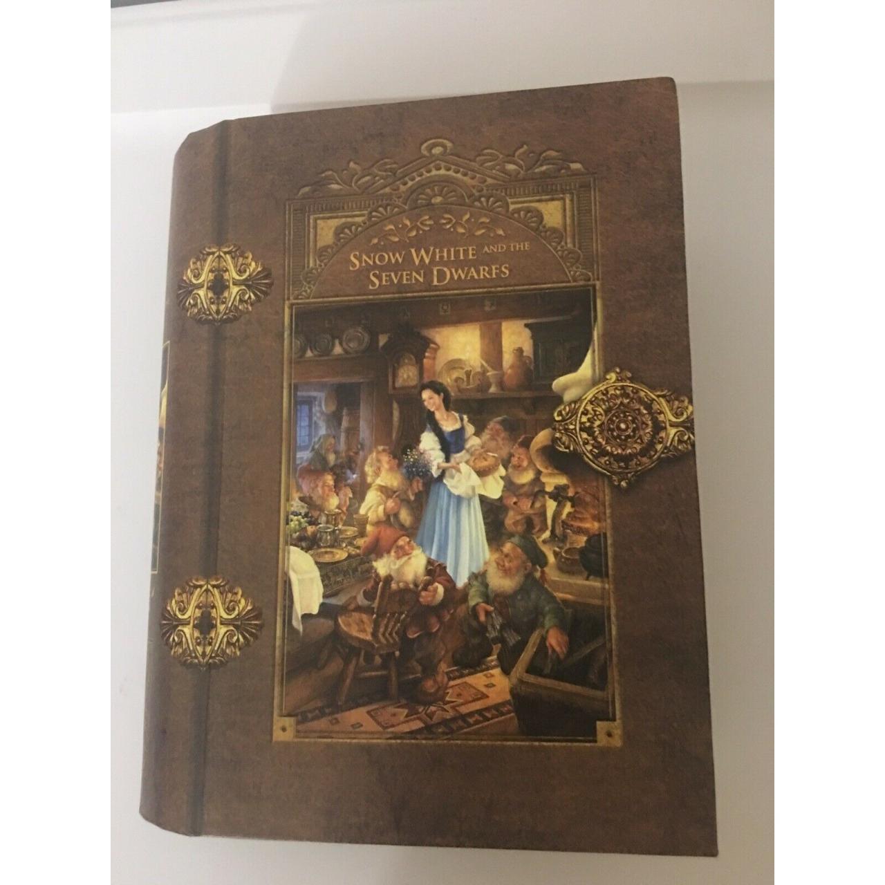 Masterpieces store book box puzzles