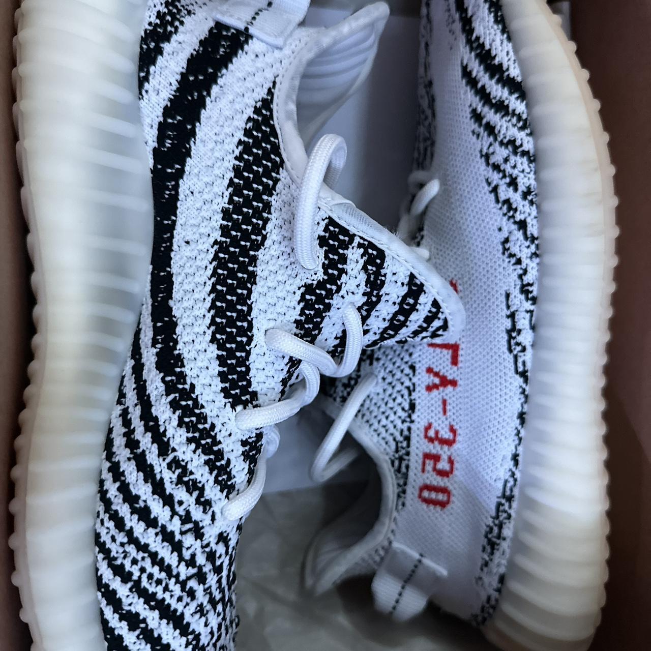 2024 Yeezy 350 v2 zebra size 8