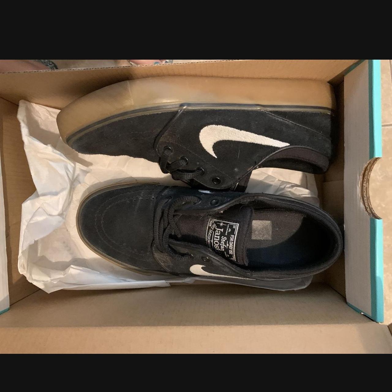 Nike janoski 3Y but I m a size 5w and they fit Depop