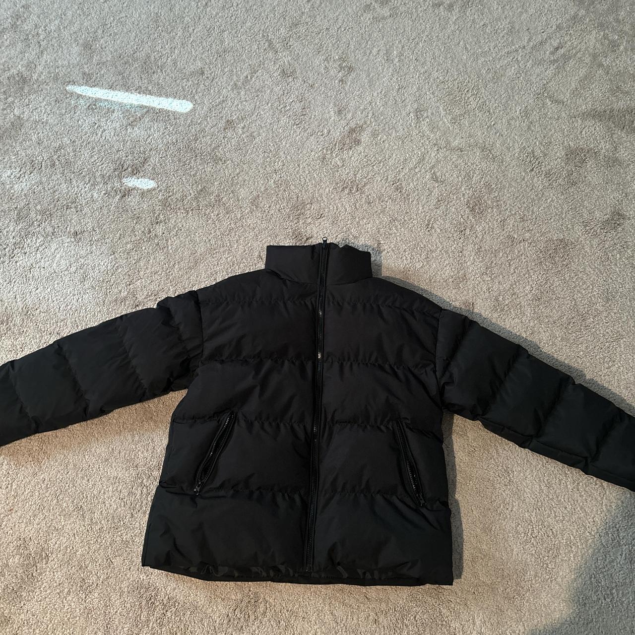 Black puffer jacket - very warm and good quality... - Depop