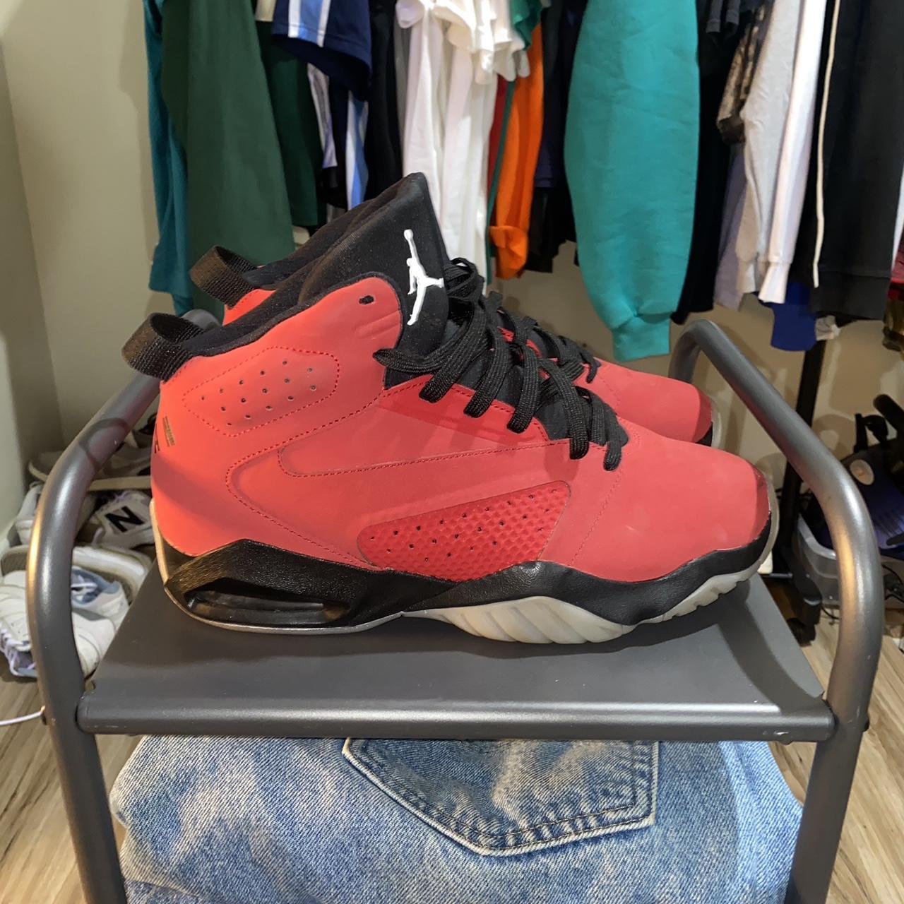 Jordan lift off gym red on sale