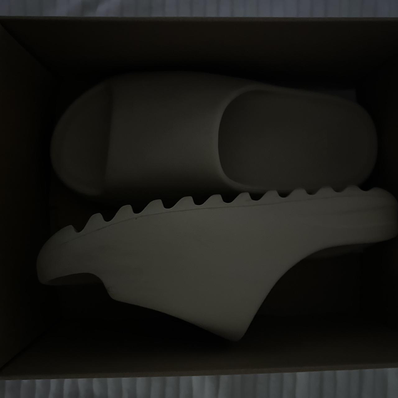 Yeezy slides bone Worn a few times Not my