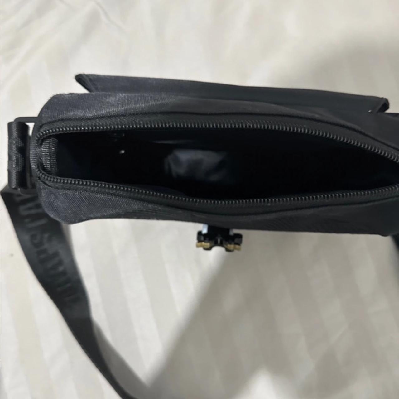 Trapstar bag ,used like new ,hasn’t been worn very much Depop