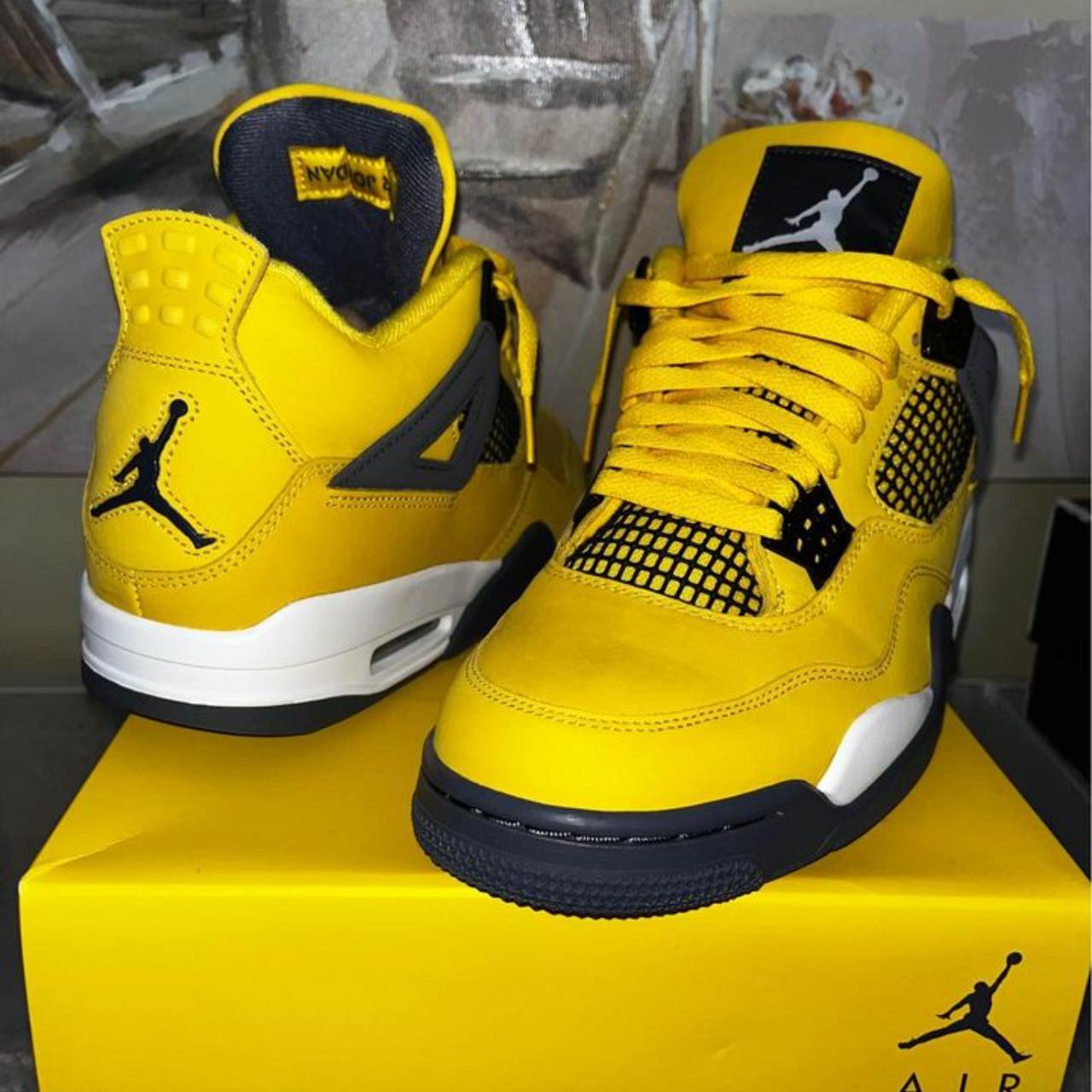 yellow jordan 4