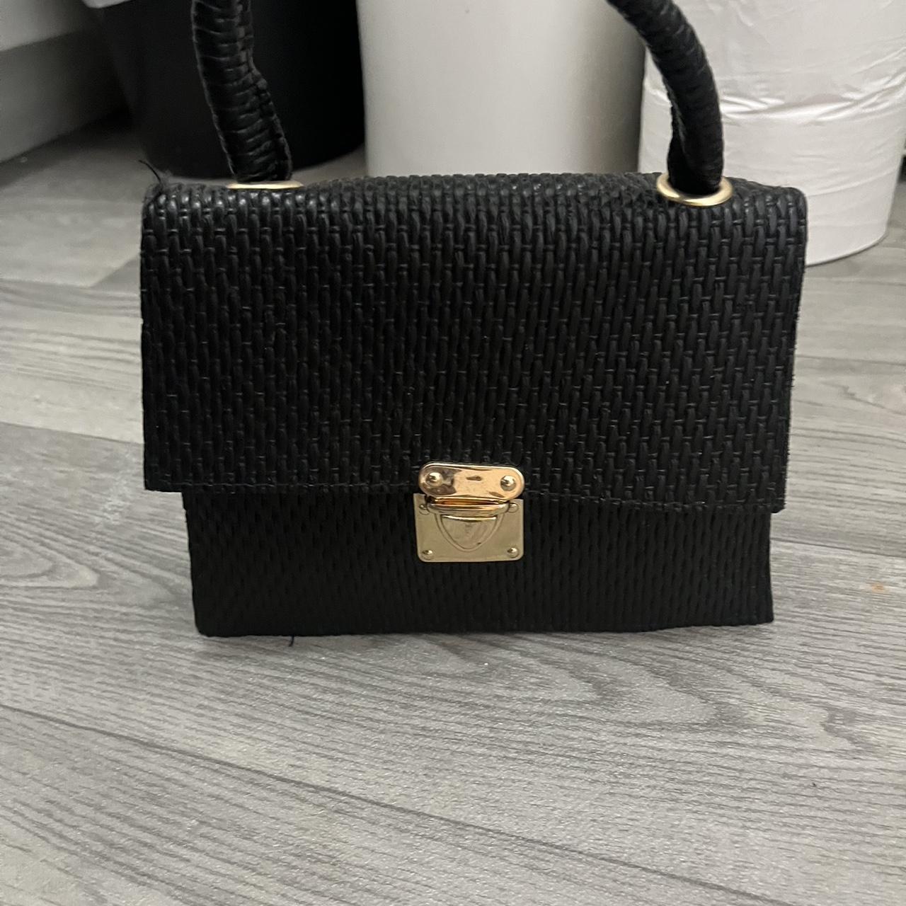 item listed by mon3337