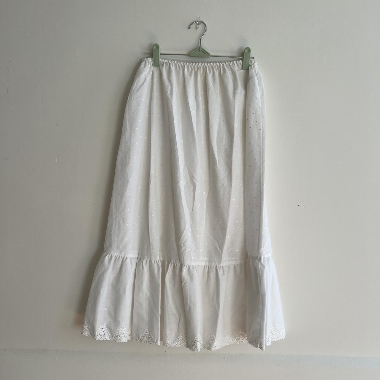 Vintage white flowy skirt with an elastic... - Depop