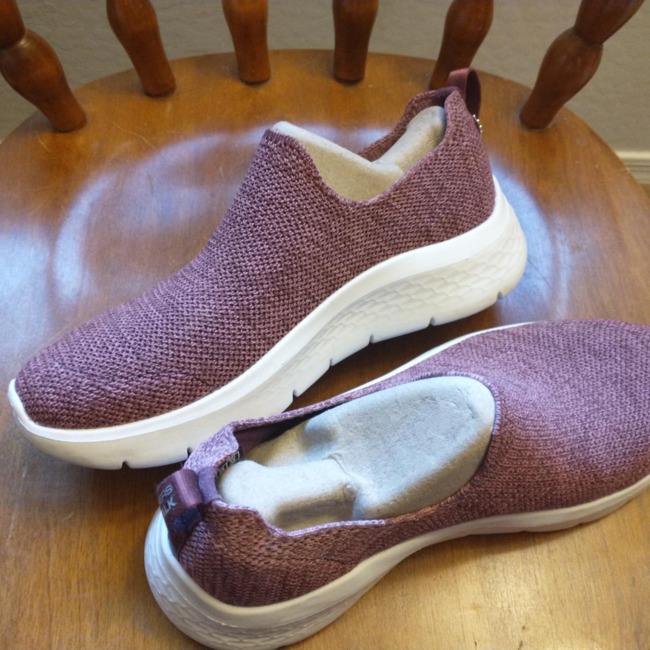 Skechers maroon shoes deals