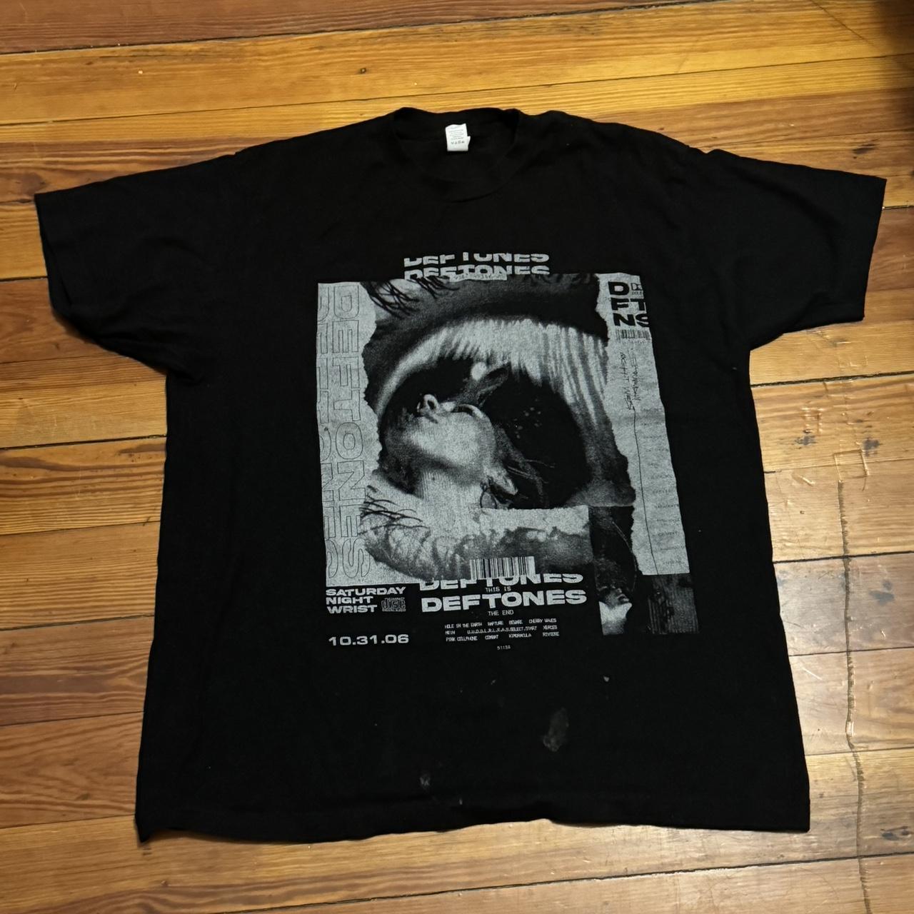 DEFTONES T SHIRT -there is a stain but it comes out - Depop