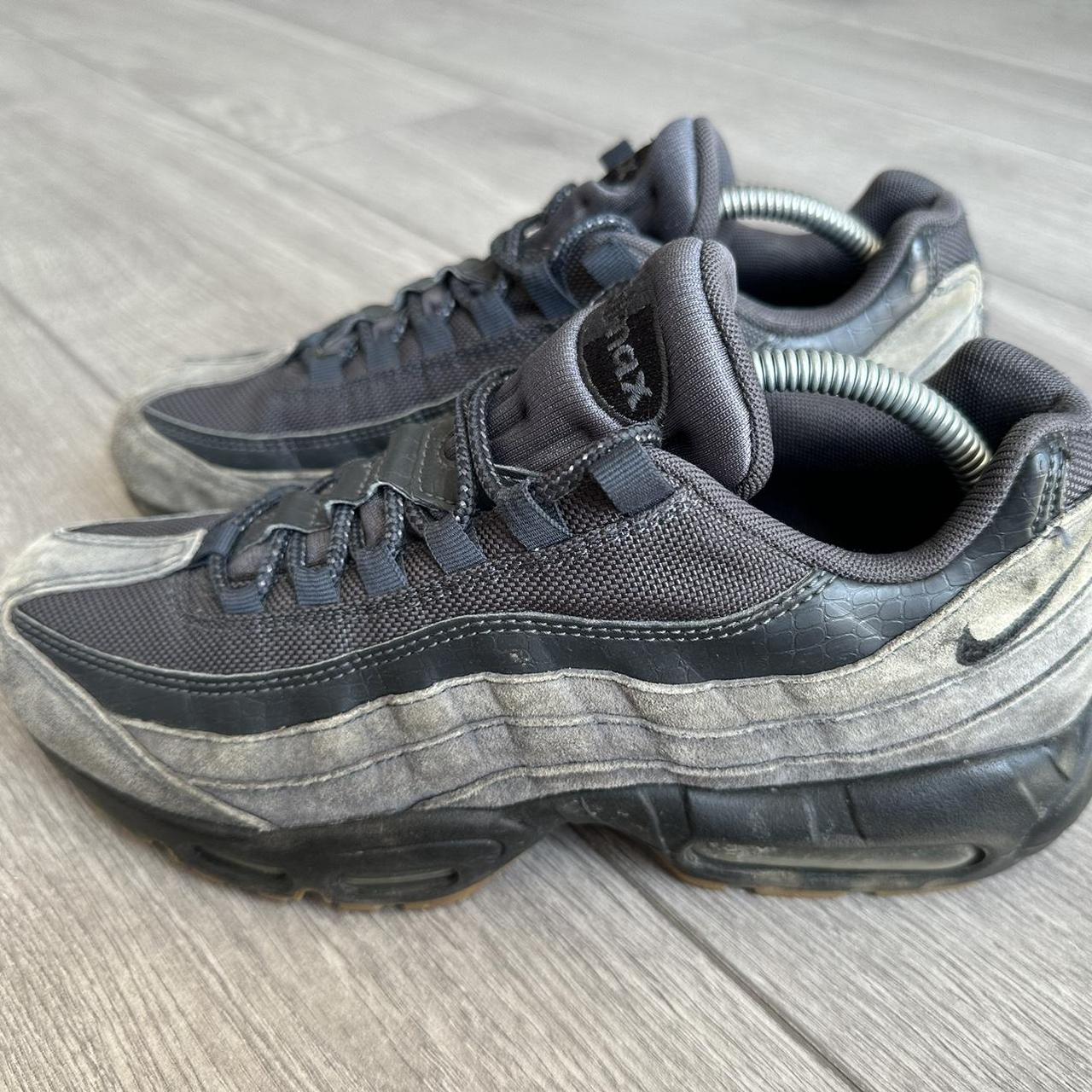 Nike air max 95 se black gum best sale