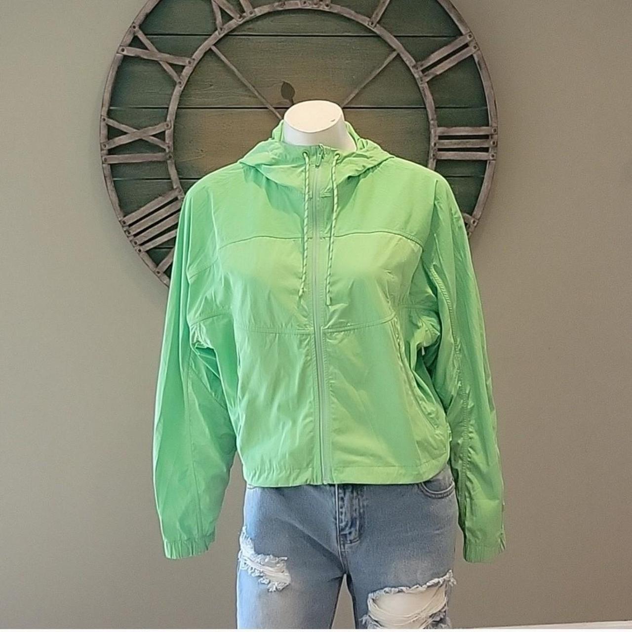 Lululemon lightweight cropped jacket in Scream Green | Depop