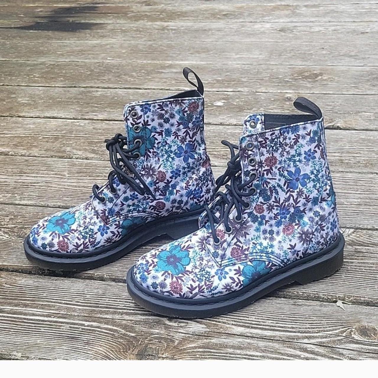 Dr Martens Page wanderlust canvas floral ankle lace