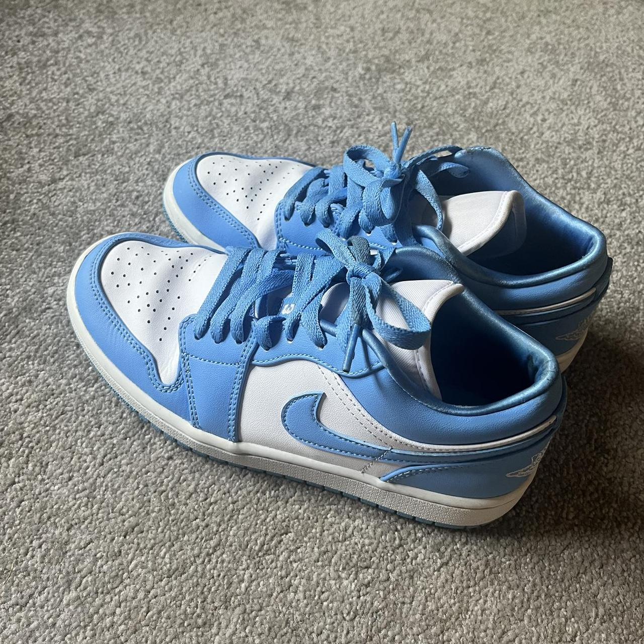 men blue and white jordans