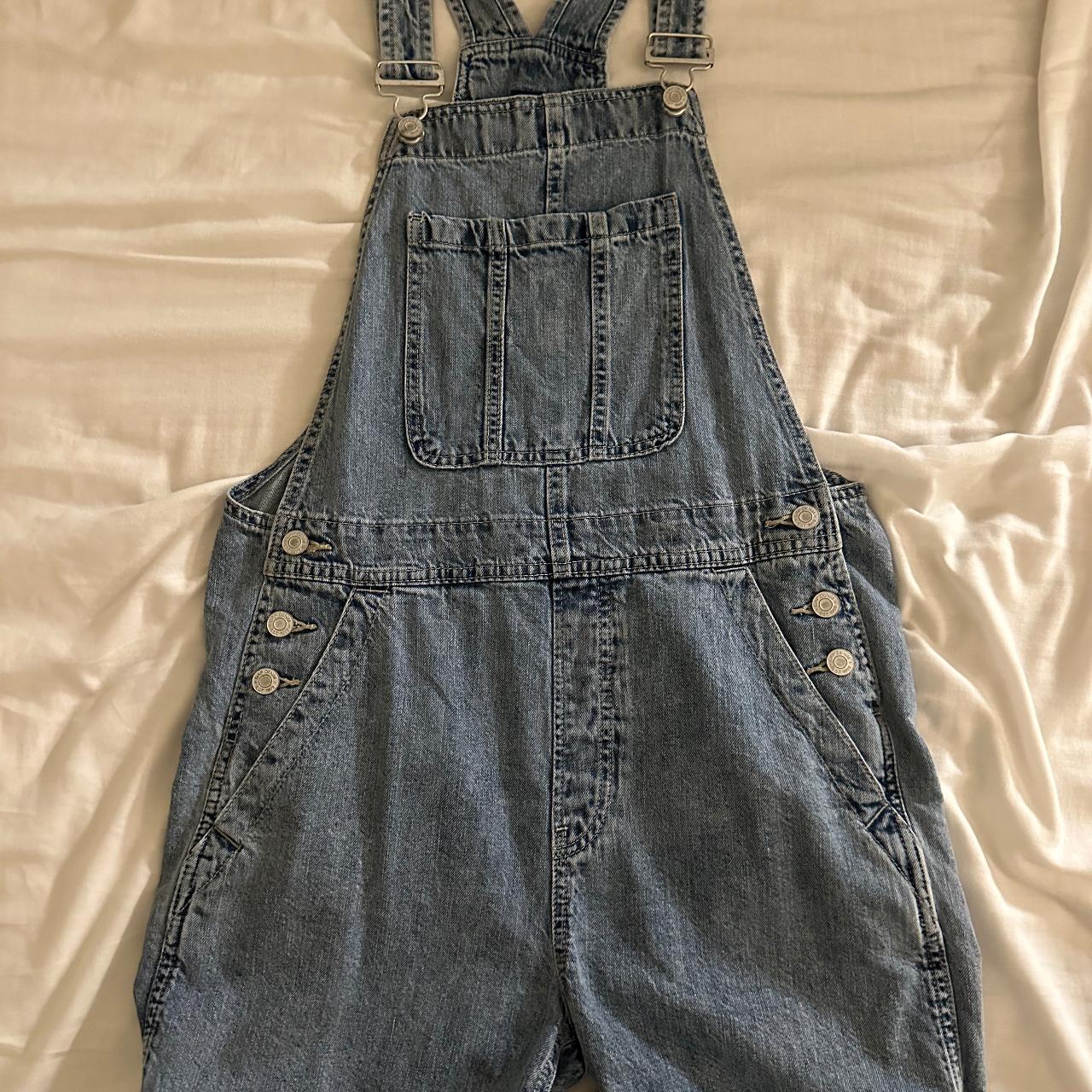 GAP overalls (shorts) size: small never... - Depop