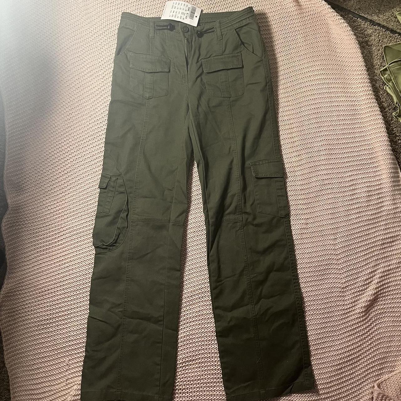 Brandy Melville Kim Cargo Pants💚 First pic is not... Depop