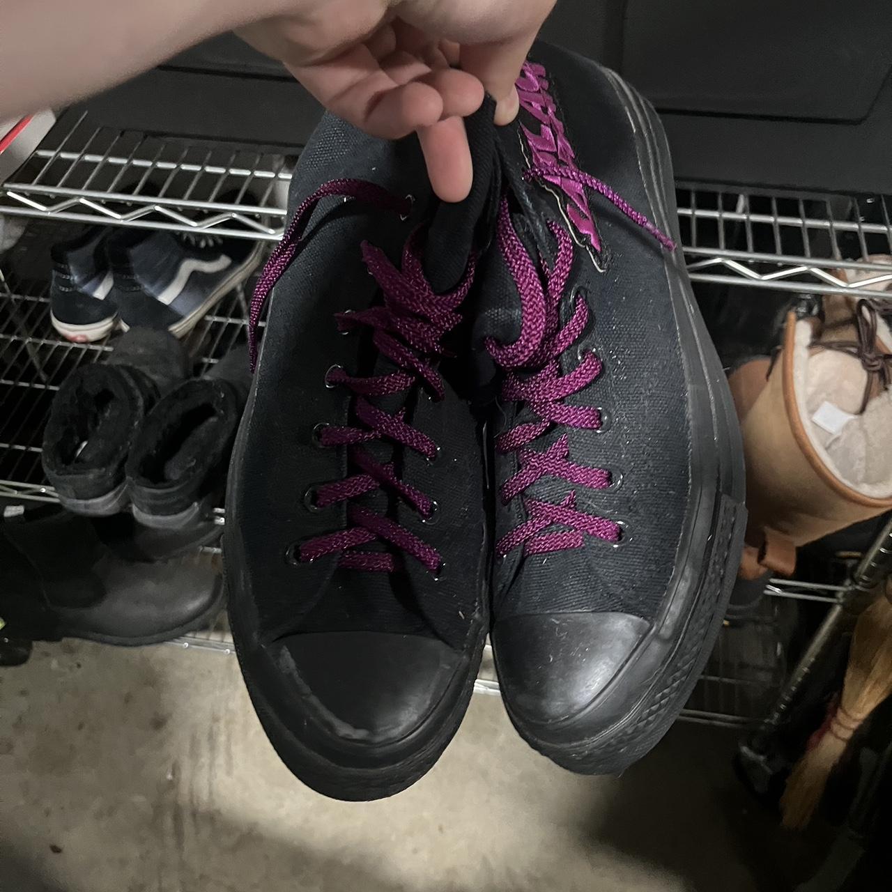 Black converse with purple laces hotsell