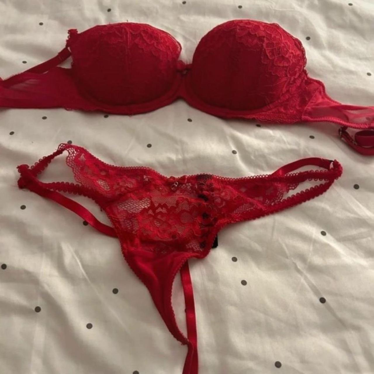 My boobs are a 34C/32D and this fitted me absolute - Depop
