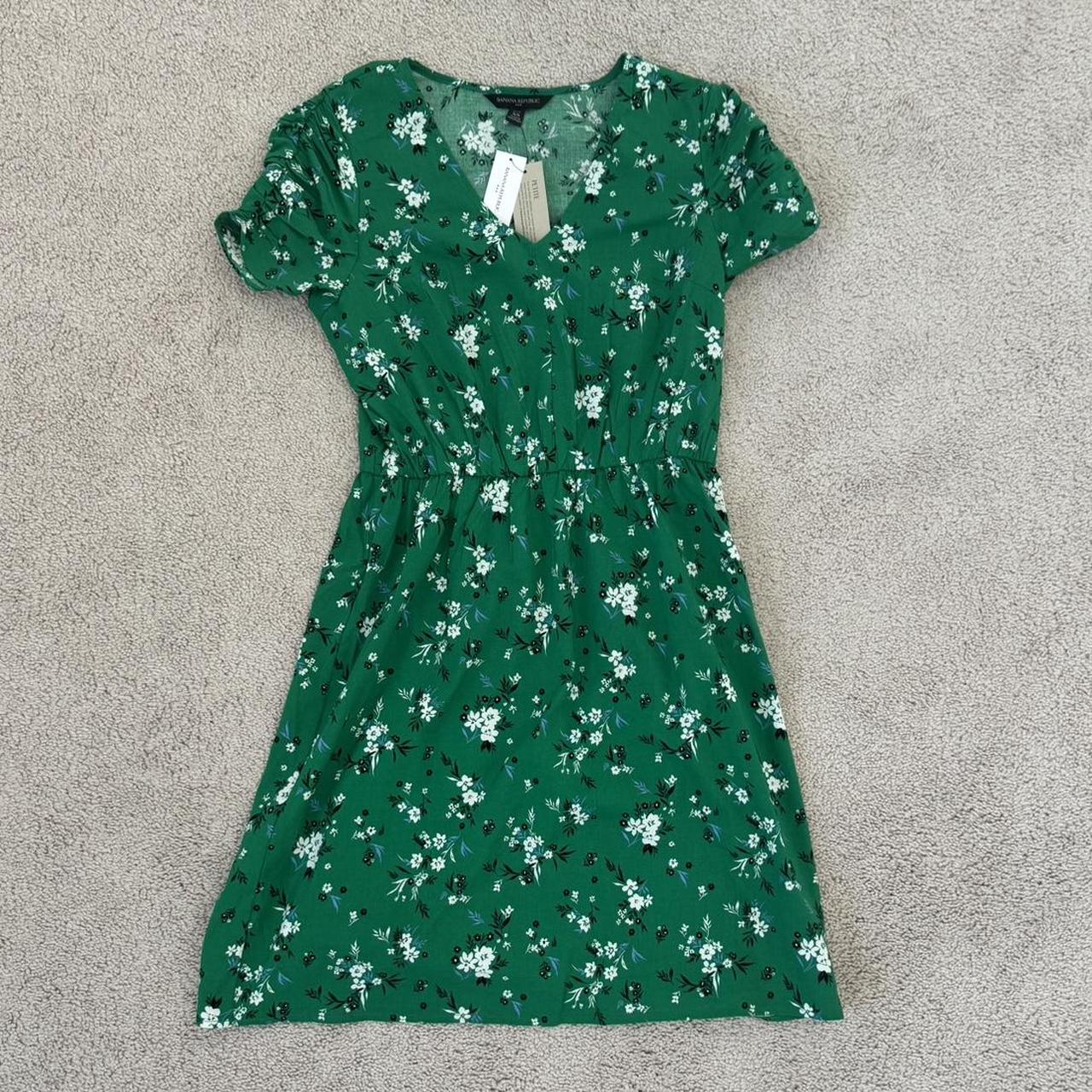 Petite Banana Republic green floral dress with a. Depop