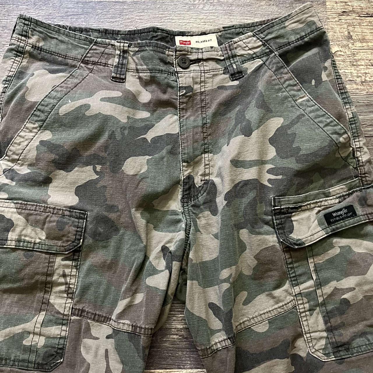 mens vintage wrangler camo jorts size... - Depop