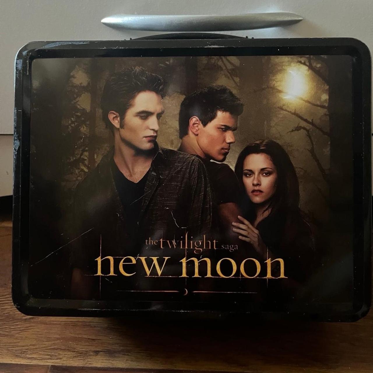 twilight saga new moon lunchbox tin , - look at