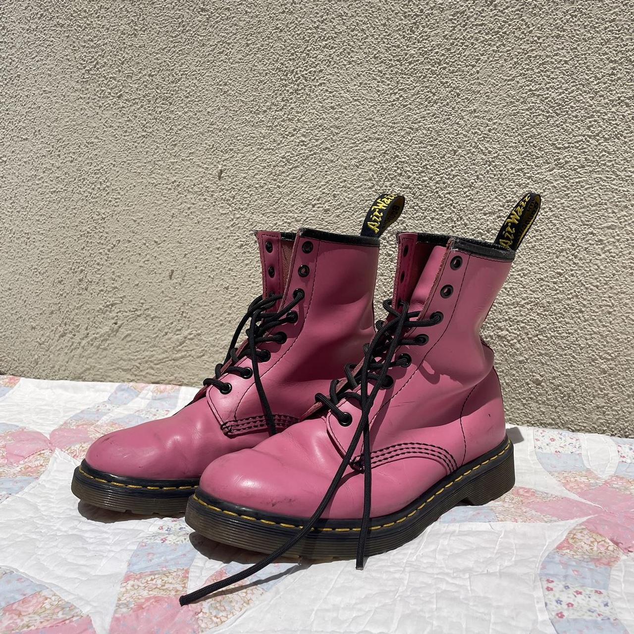 Dr martens bubblegum pink best sale