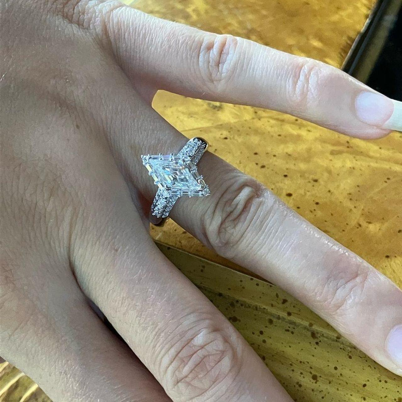 Women's Ring - Silver – This elegant ring feature… - image 4