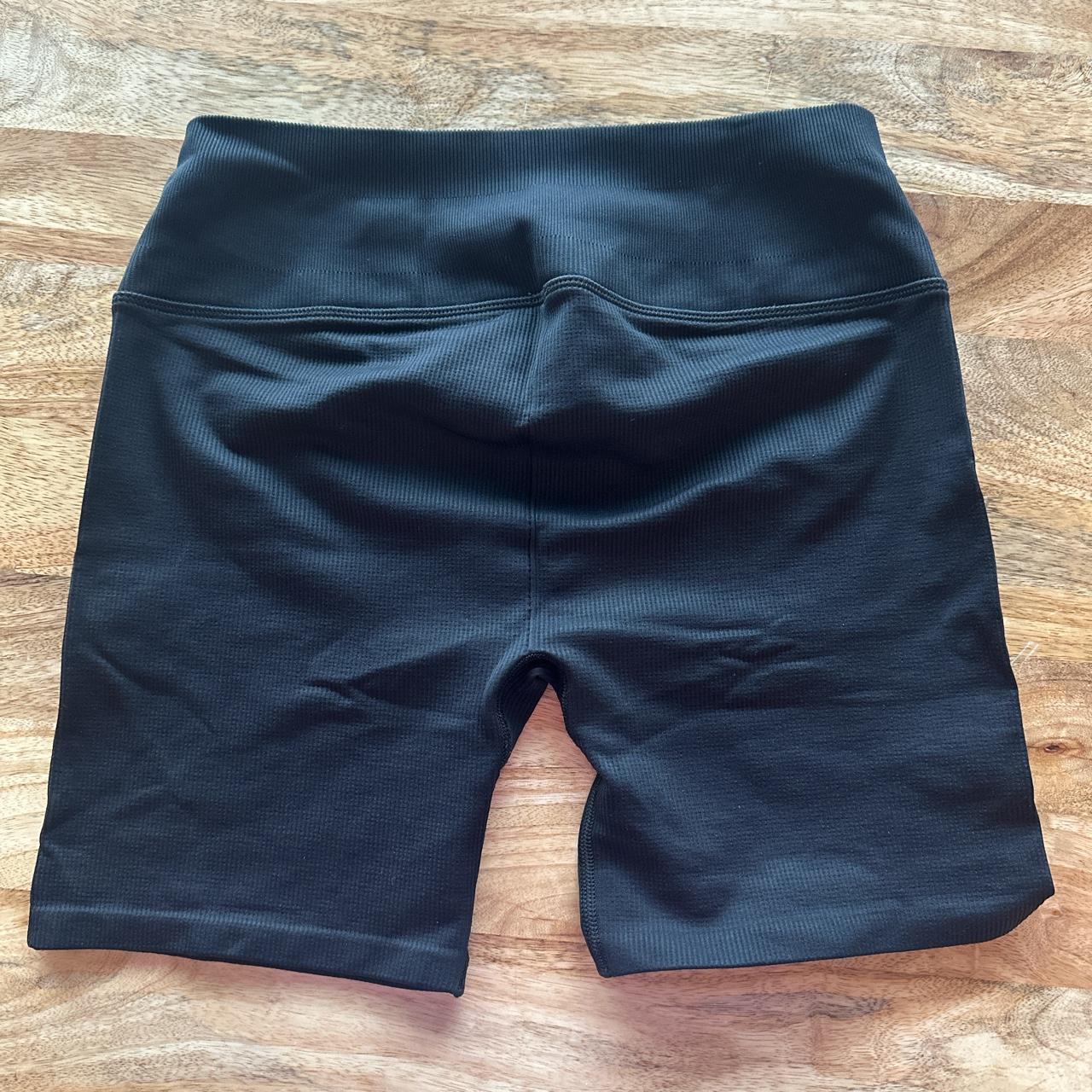 Alo yoga Shorts I'm very good condition Ribbed - Depop