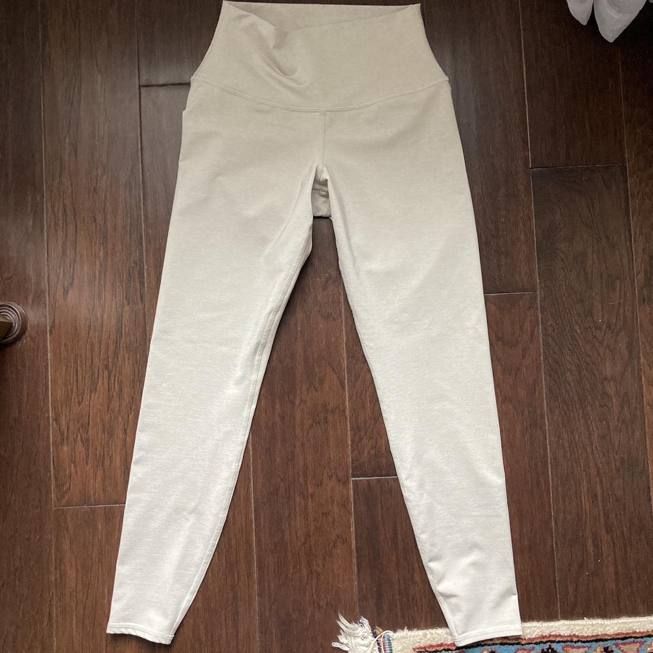 White Alo yoga pants that are oh sooo flattering! - Depop
