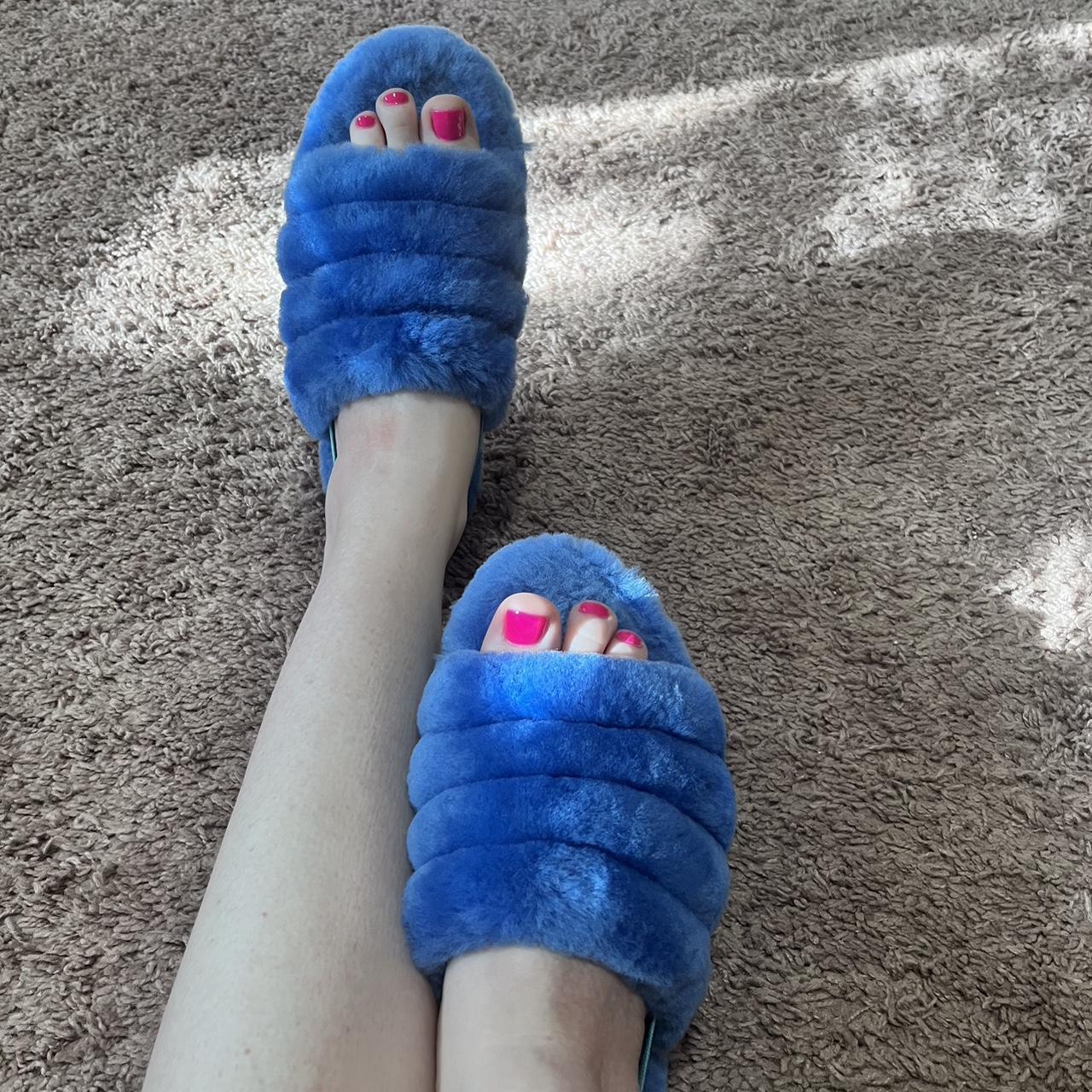 Royal blue 2025 ugg slippers