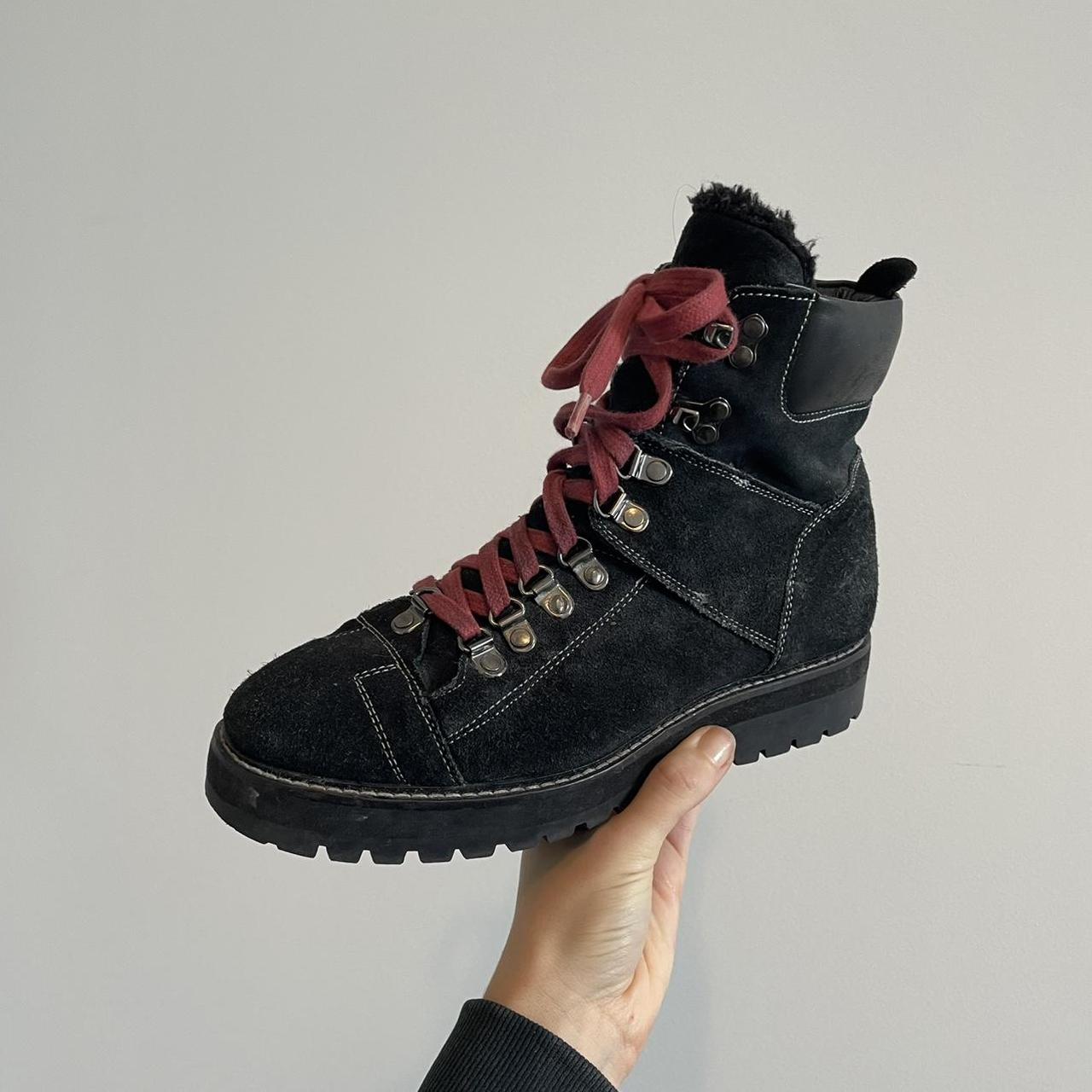 Black hiking boots 2024 with red laces